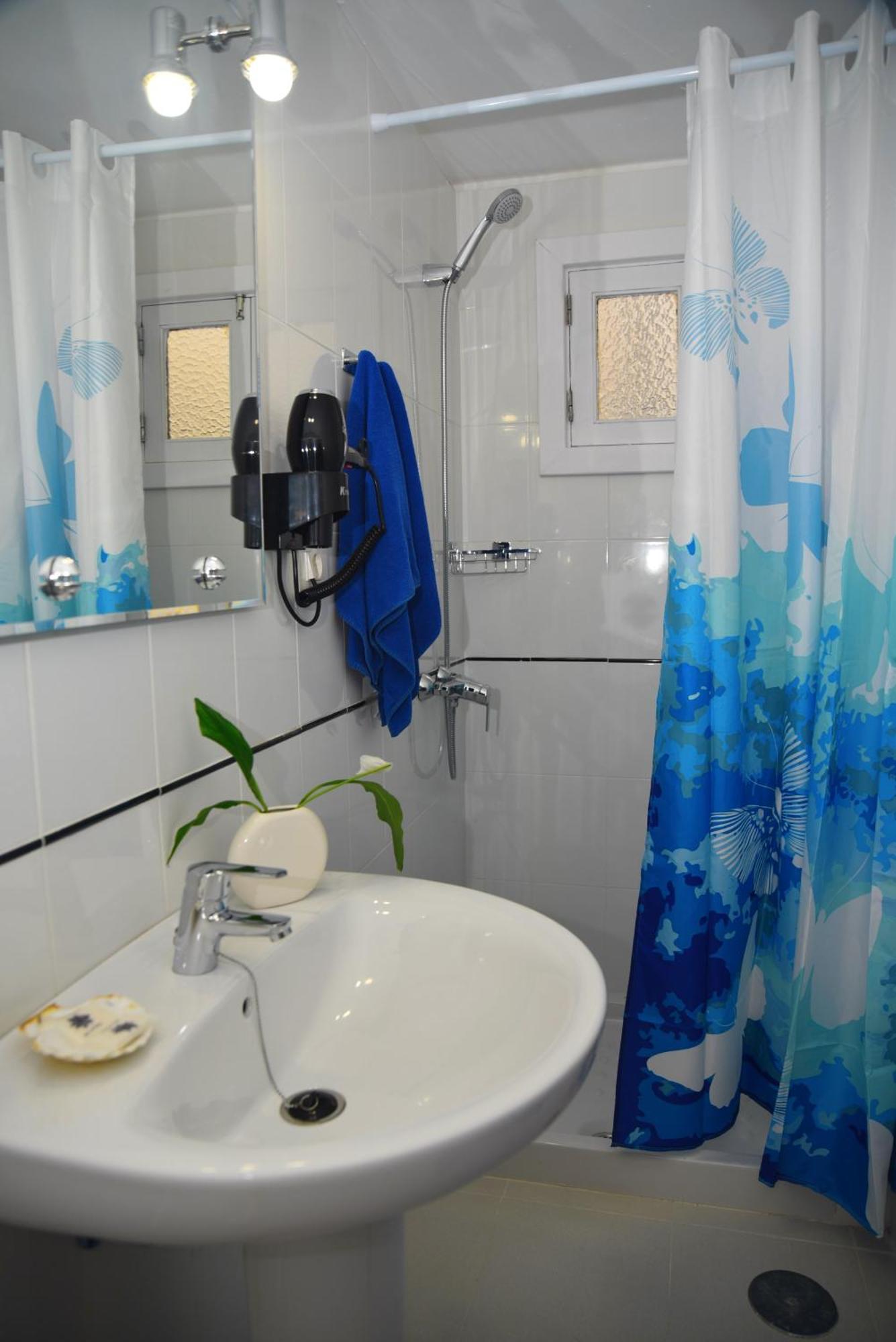 Camera Matrimoniale/Doppia con Letti Singoli con Bagno Privato